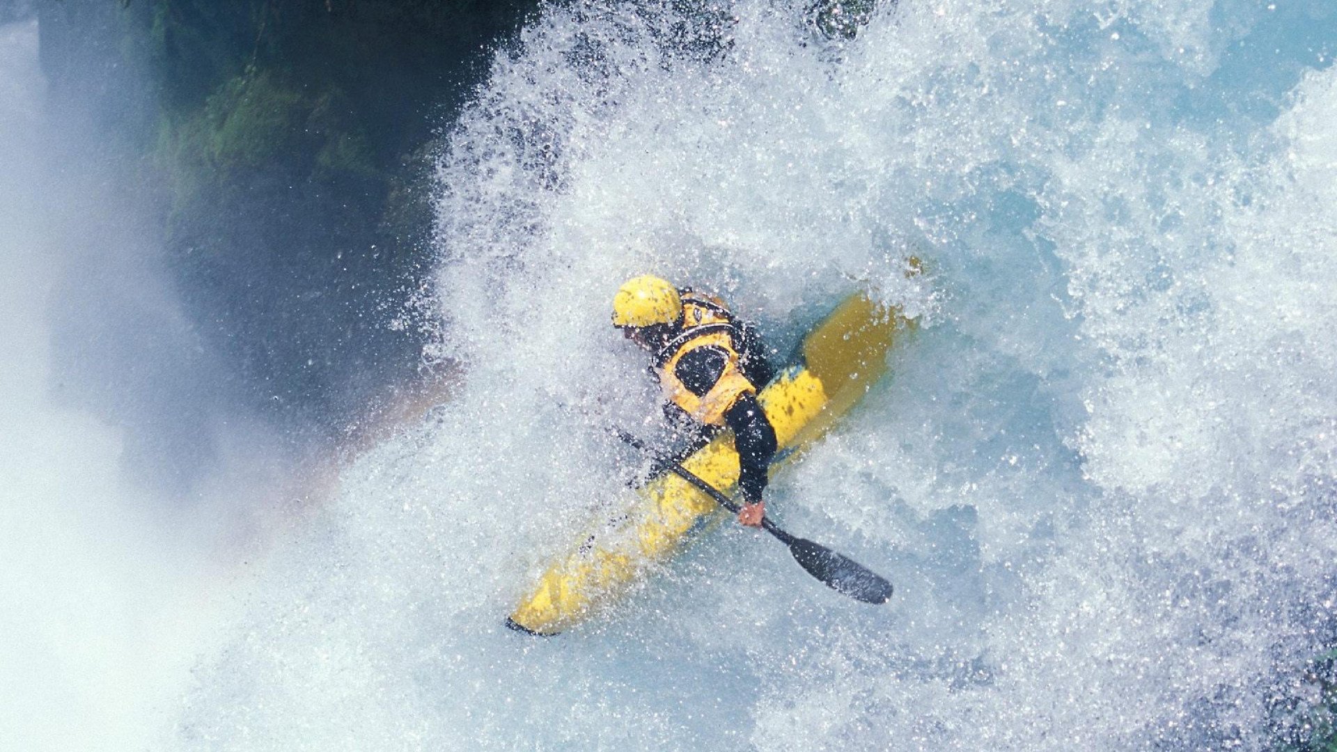 上赛场的清晨,为青春发令!高校接力登上F1赛道,点燃上海青春引擎